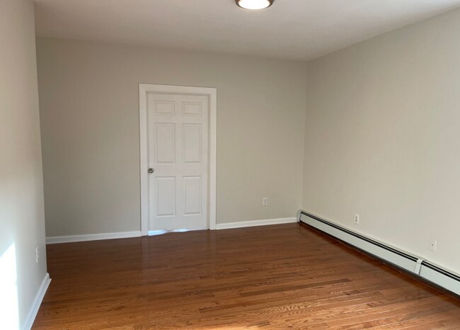 Building Photo - Spacious 2 Bedroom Coming Available!