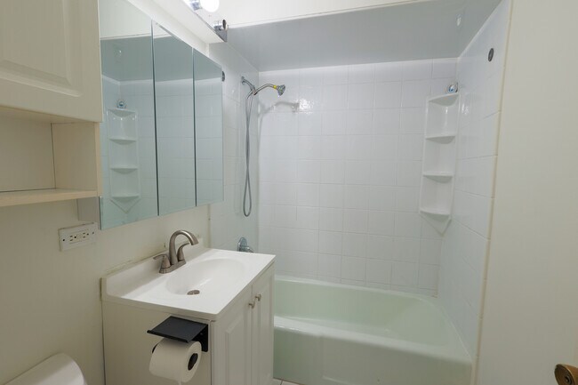 Building Photo - 4410 W 111th St