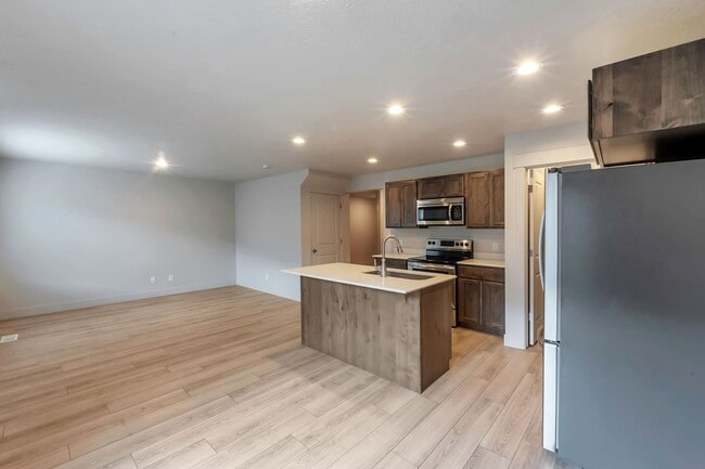 Building Photo - Join this growing Mapleton Village Community.