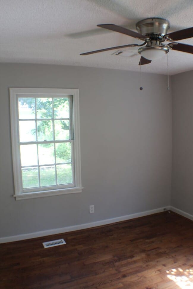 Building Photo - Your Cottage Awaits!
