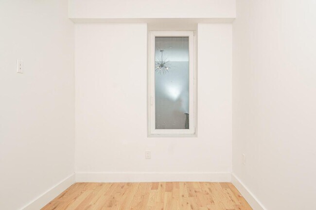 Building Photo - 472 Gates Ave