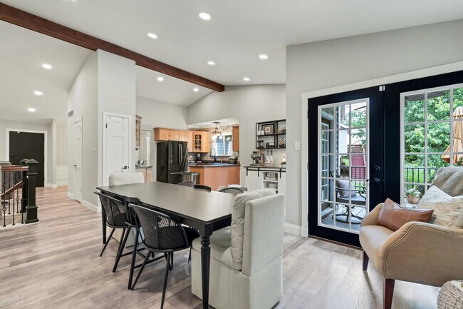 Building Photo - 2947 Meramar Dr