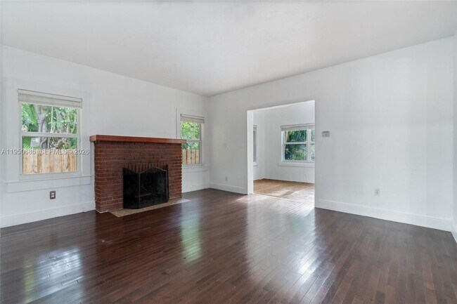 Building Photo - 2465 Inagua Ave