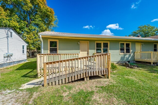 Building Photo - 5109-5111 Sunbeam Ave