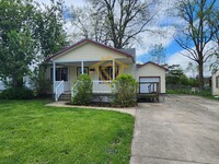 Building Photo - AVAILABLE NOW! Updated, Anderson 2 Bedroom...