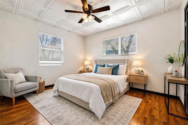 Building Photo - 6915 Providence Ave