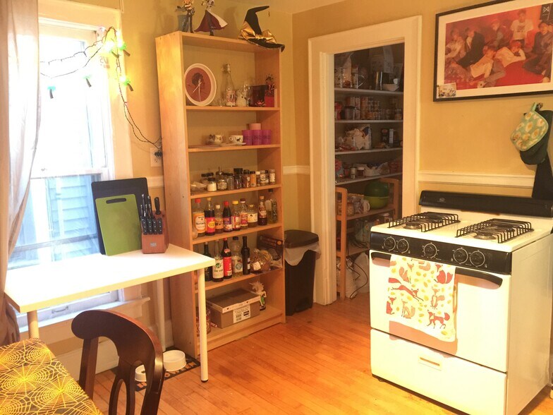 Building Photo - 2730A N Oakland Ave