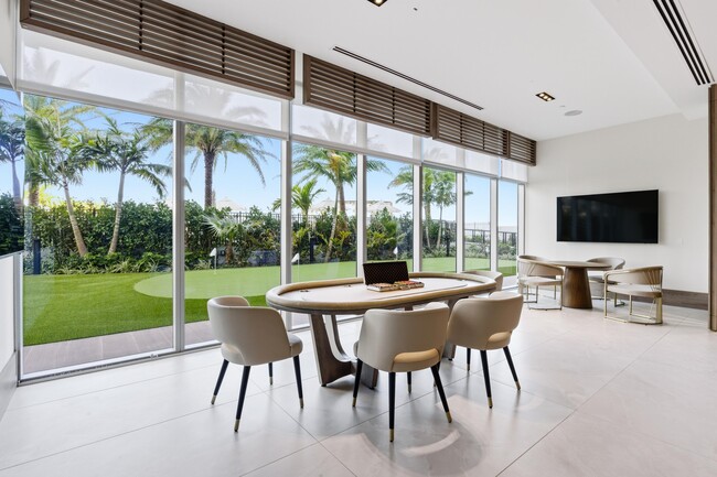 Building Photo - 220 Lake Shore Dr