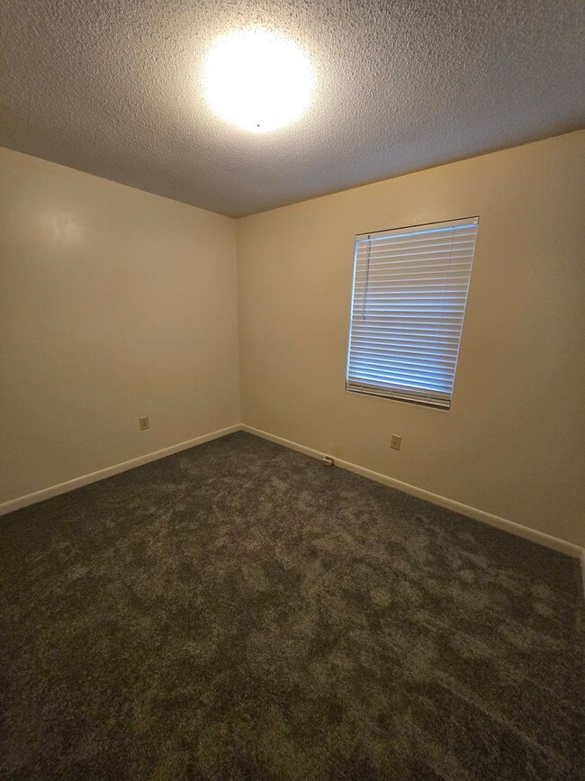 Building Photo - 2923 Celeste Dr