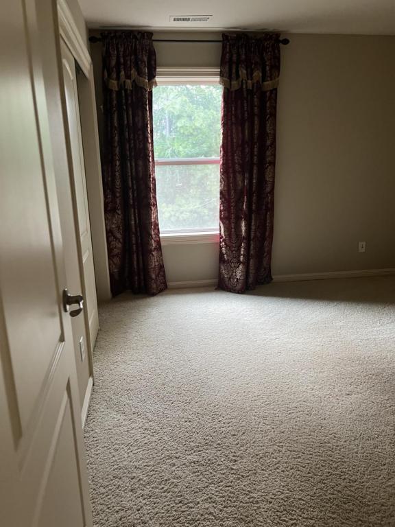 Building Photo - 15715 SE Bybee Dr