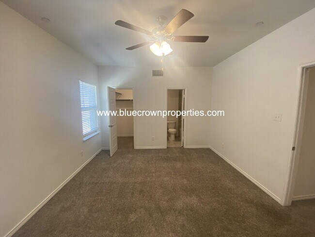 Building Photo - 2431 Klamath Dr