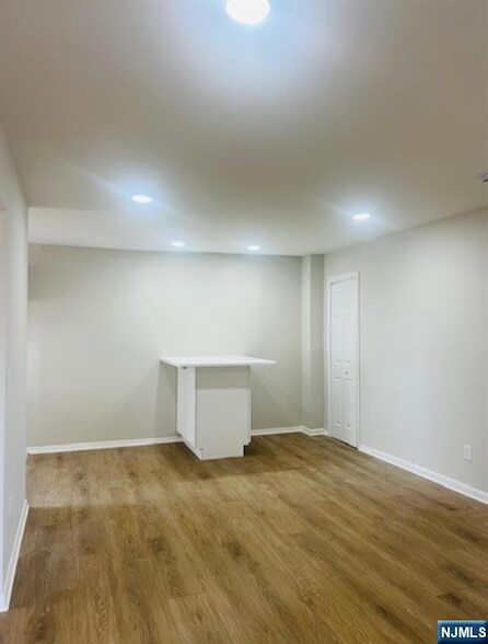 Building Photo - 34 Wisse St