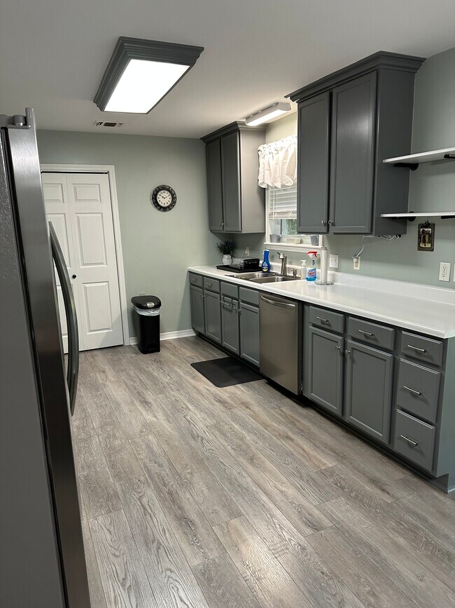 Building Photo - 236 Pine Ridge Dr