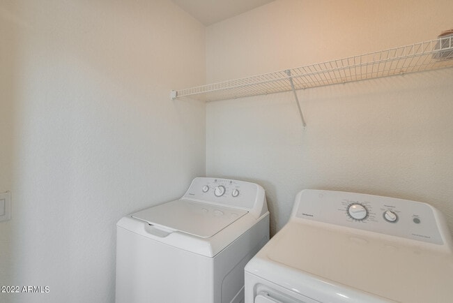 Building Photo - 8337 W Hughes Dr