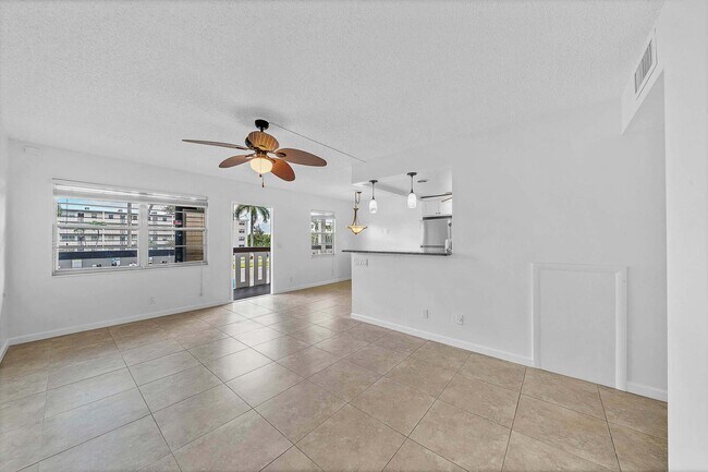 Building Photo - 2049 Hythe A