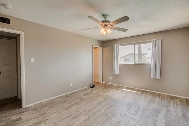 Building Photo - 6 Bedroom ASU house with pool and large yard