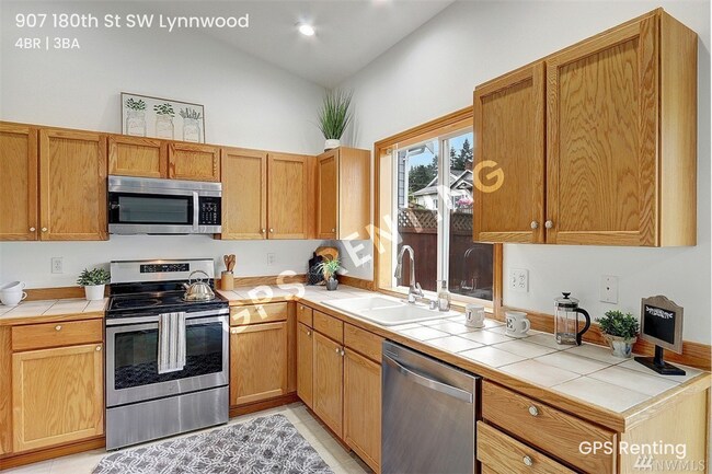 Building Photo - 907 180th St SW