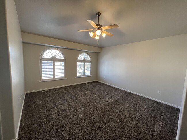 Building Photo - 202 E White Spruce Cv