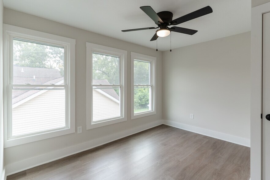 Building Photo - 1464 E 123rd St