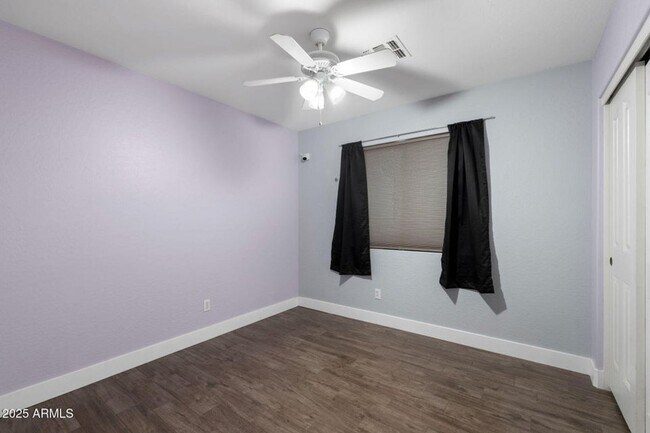 Building Photo - INCREDIBLE UPDATED 3 BEDROOM 2 BATH HOUSE ...