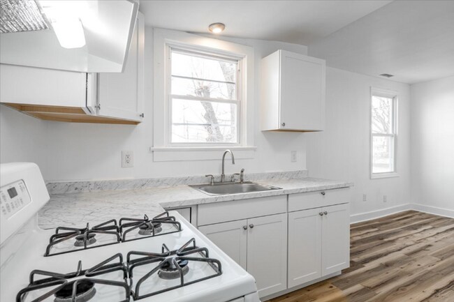 Building Photo - 1609 Buren St