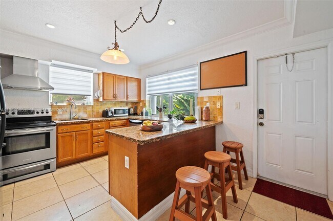 Building Photo - 1701 N Treasure Dr