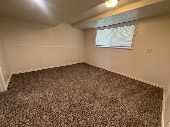 Building Photo - 754 W 4000 N
