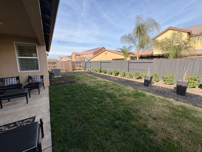 Building Photo - Beautiful 4 bedroom home for rent in Visalia, CA