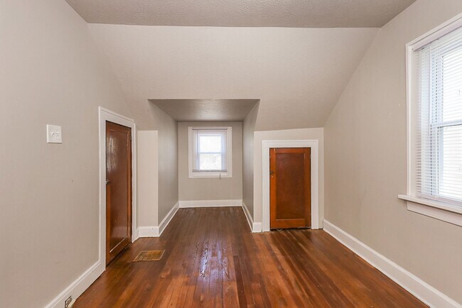 Building Photo - 2 Bedroom 1 bath Single Family Home