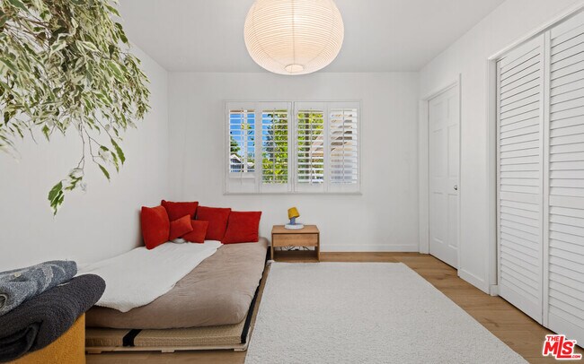 Building Photo - 6202 Frondosa Dr