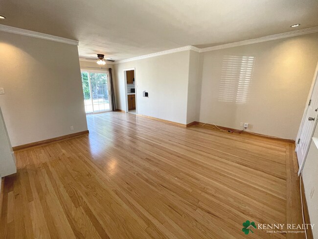 Building Photo - 3 Bedroom Home in Hayward