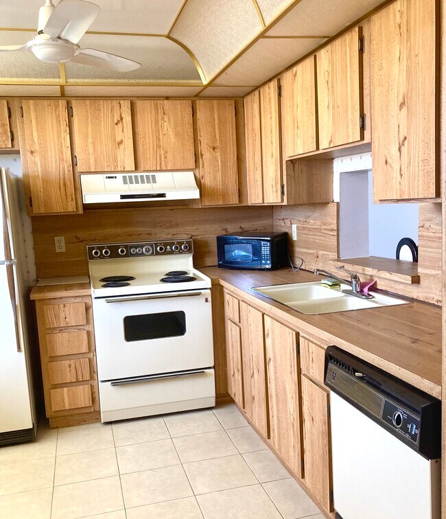 Building Photo - 321 SE 3rd St