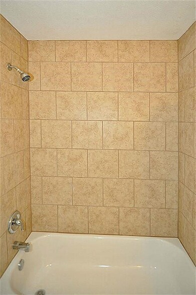 Building Photo - 28302 Doverbrook Dr