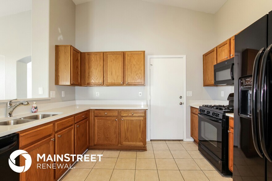 Building Photo - 11060 W Lane Ave