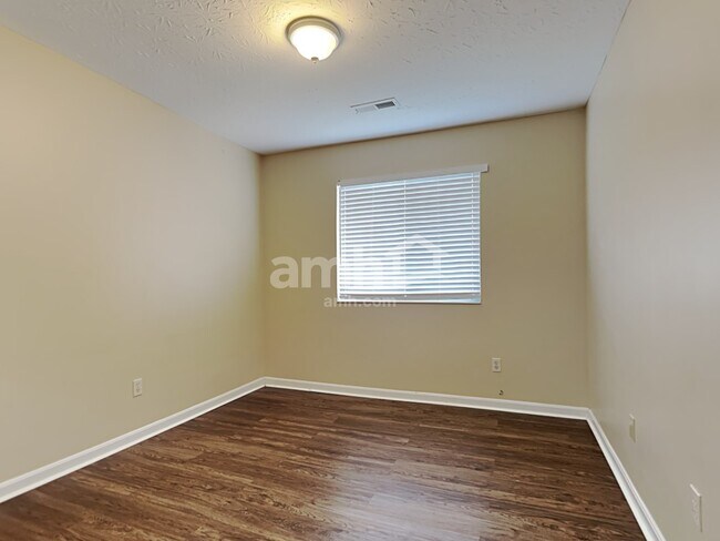 Building Photo - 2330 Antoinette Way