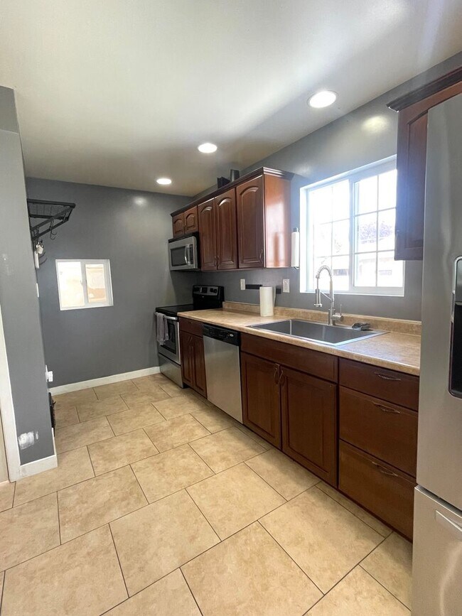 Building Photo - Beautifully Updated 4-Bedroom Home in the Heart of Richland