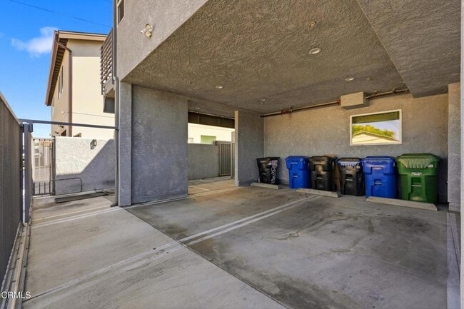 Building Photo - 6721 1/2 Vineland Avenue Unit