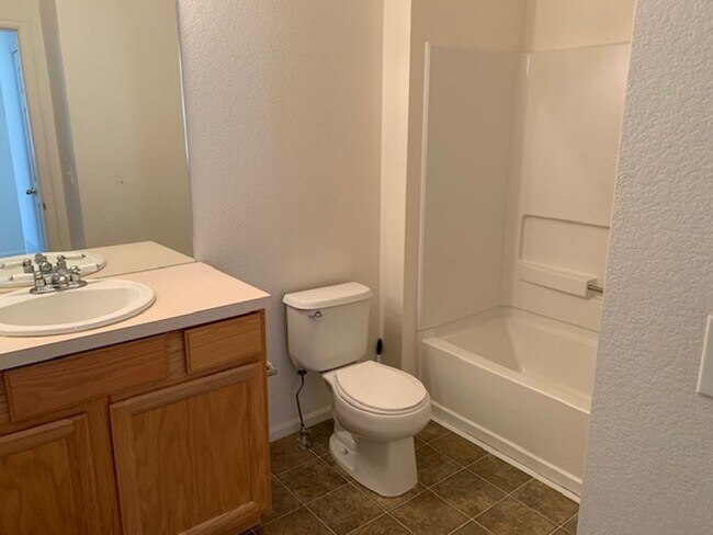 Building Photo - 2nd Floor 2-Bedroom Condo with Mountain Views in Southwest Longmont