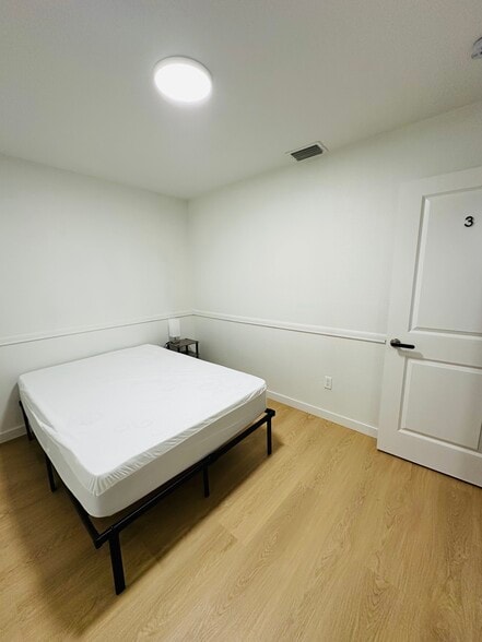 Building Photo - 4611 N Eddy Dr