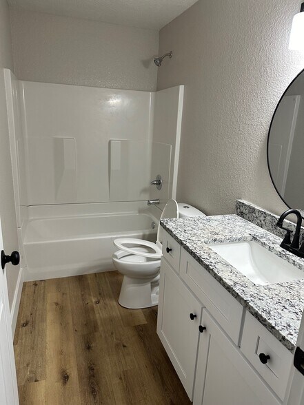 Building Photo - 449 W Lombard St