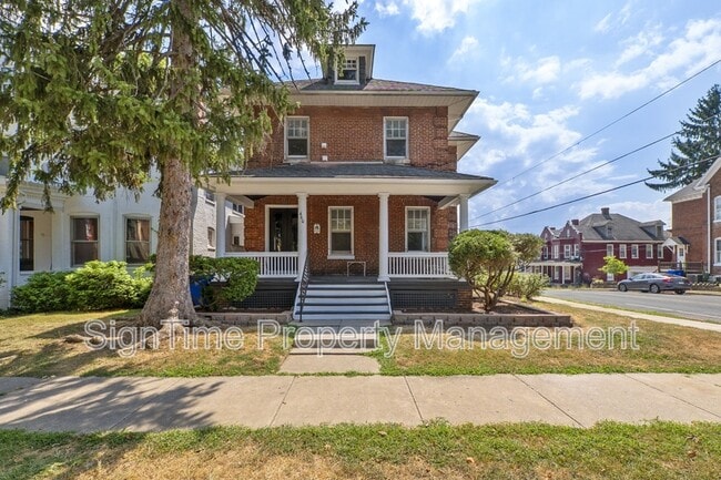 Building Photo - 460 Summit Ave