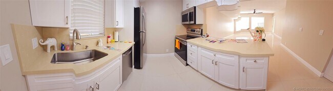 Building Photo - 6339 La Costa Dr