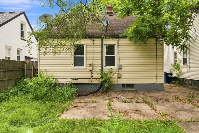 Building Photo - 8845 Canyon St