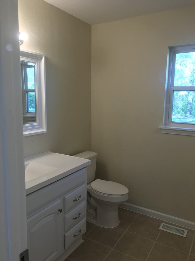Building Photo - Newly remodeled 3 bed 1 bath home.