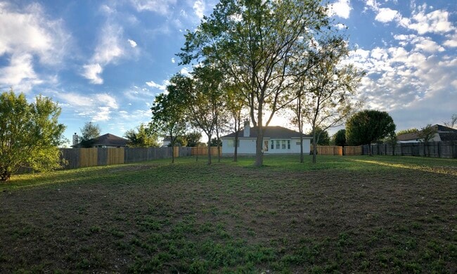 Building Photo - 115 Bell Meadows Dr