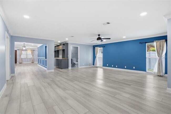 Building Photo - 2121 Park St N