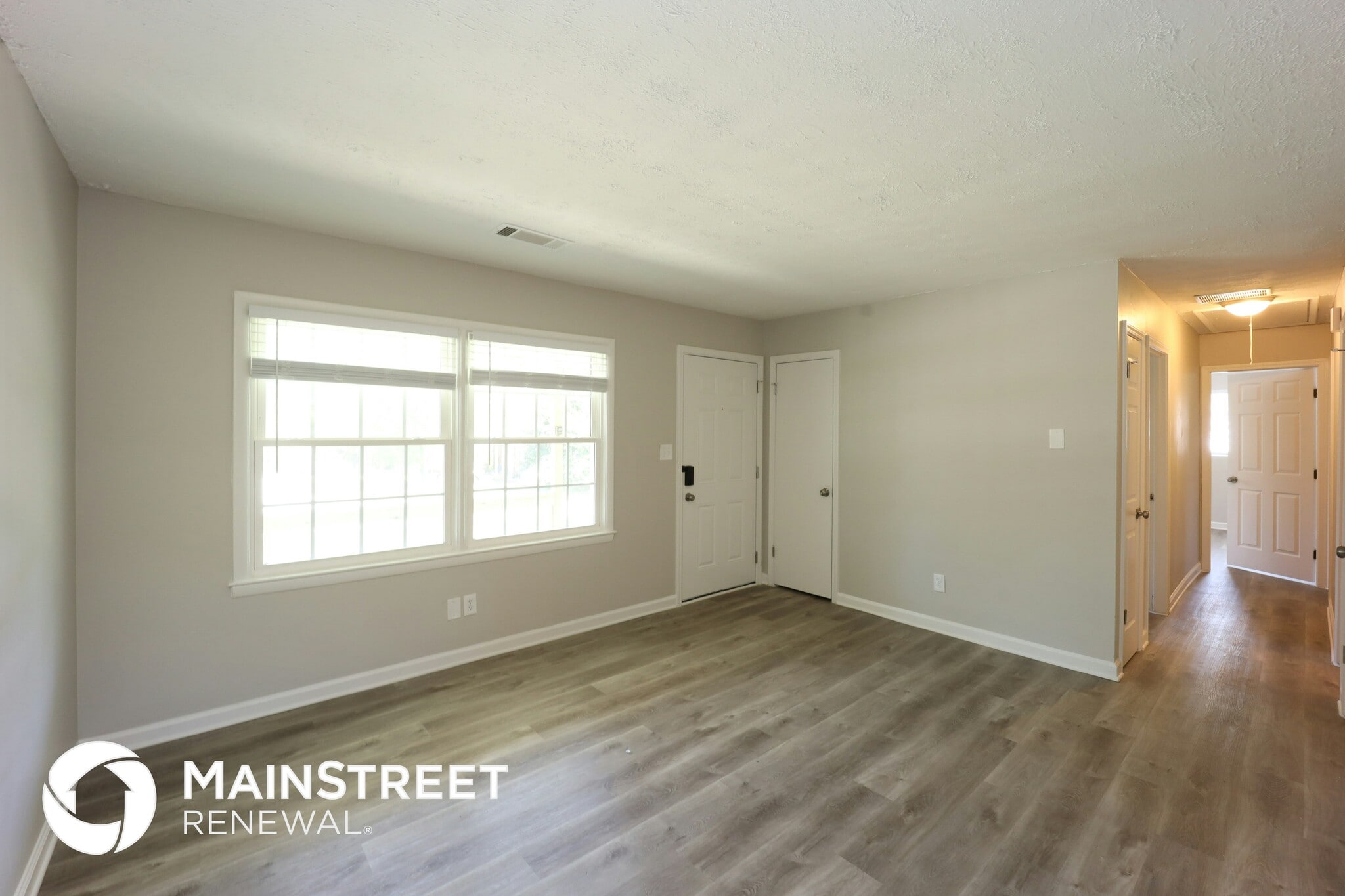 Building Photo - 8143 Huntington Dr