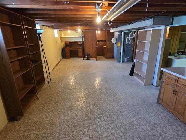 Building Photo - 2306 S 85th St