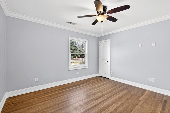 Building Photo - 1319 Chalmette Dr NE