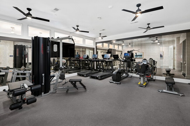 Building Photo - 555 Lakeview Pkwy